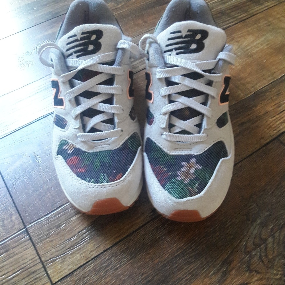 New balance floral sneaker